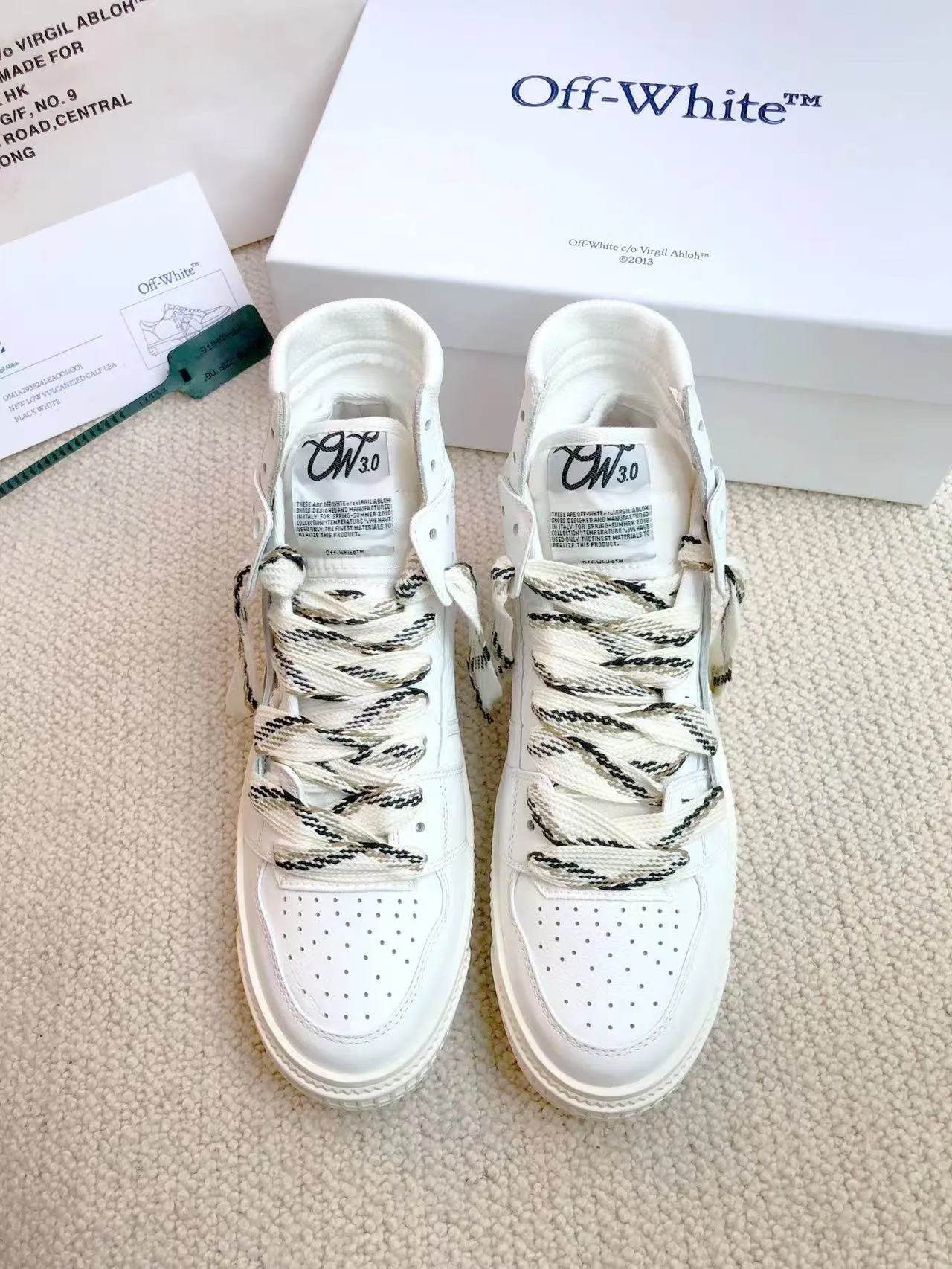 Men's men's shoes P660! 🌈🌈OFF WHITE🌈🌈 ⚡️Couple model⚡️🍓New color🍓 👉Ex-factory price: 130-45 The latest spring model of Gaobang street casual Martin style masterpiece, released the highest quality version on the market 👊 Series original mold opening, original lasting, production technology 1:1 original ➰🔜The best choice for more and more celebrities and Internet celebrities🔸In the classics Changes in the code🔸Innovate in the trend🔸Strive to break away from the shackles of bad street design🔝Although he is not the originator of fashion design, he is definitely a shining dark horse in avant-garde design🐴🆙Do not follow the trend🔅Not universal beauty🔅 Fabric💯First-layer cowhide Lining💯Imported skin-friendly and environmentally friendly polyester mesh Foot pads💯Original molded high-elastic environmentally friendly molding pads Midsole💯Original lasting process Outsole💯Rubber outsole Packaging💯Official website synchronized full set of packaging (brand wrapping paper, brand certificate, brand cloth bag)